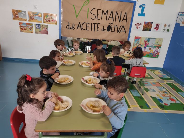 Los centros escolares disfrutan con las actividades programadas en la IV Semana del Aceite de Oliva en Marmolejo