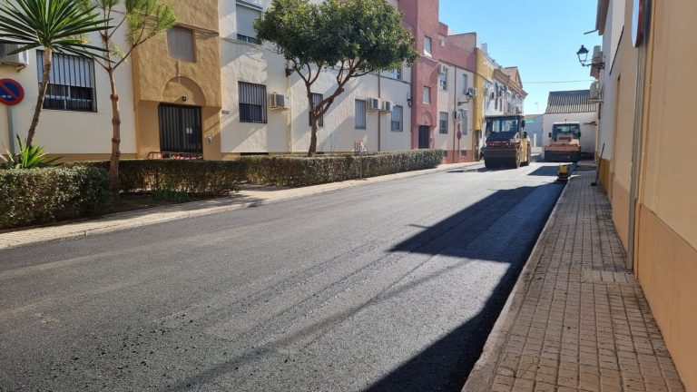 El Ayuntamiento de Marmolejo finaliza el plan de asfaltado en los barrios del Huevo y la Campiña