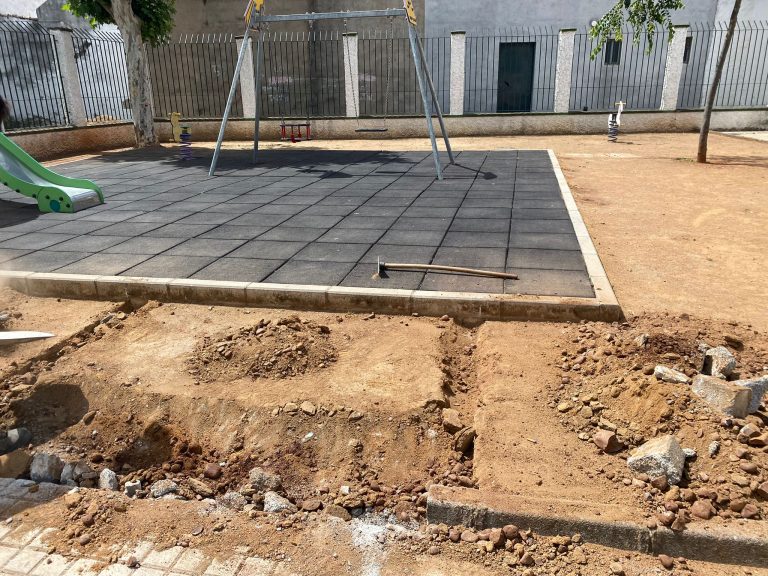 Comienzan los trabajos de mejora y reforma en el parque del Barrio del Huevo