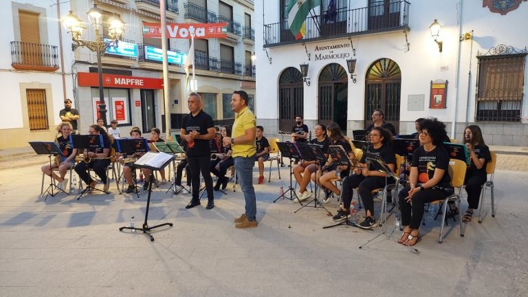 La Big Band del Conservatorio de música “Juan de Castro” ofrece un concierto en el centro de Marmolejo