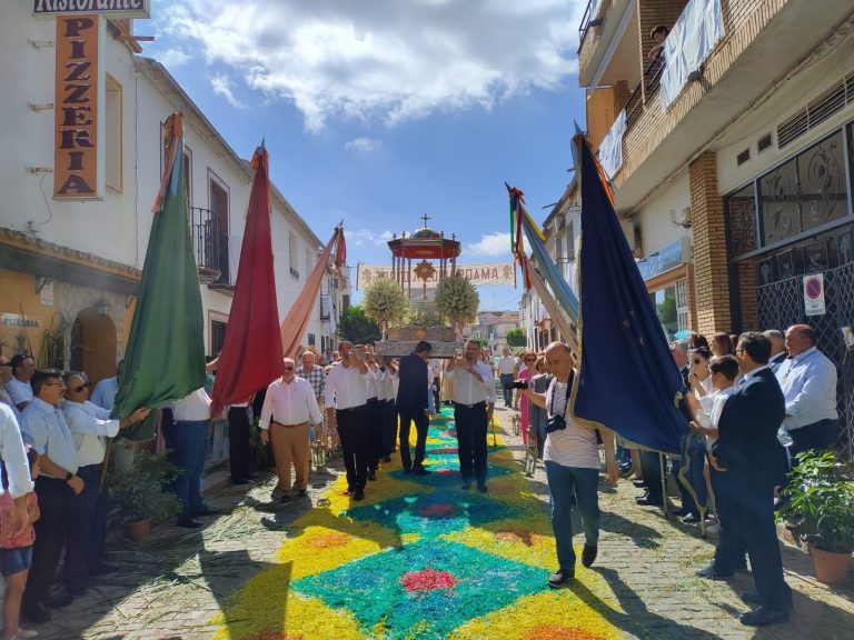 El Corpus de Marmolejo vuelve a llenar de color las calles