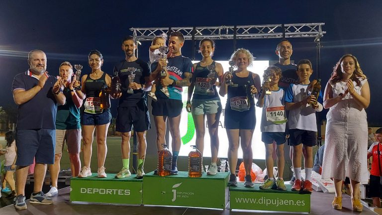 Casi 500 atletas disfrutan de la XVI Carrera popular de la Luna Llena en Marmolejo