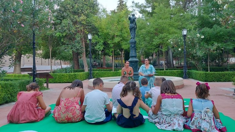 Los jardines del Balneario sirven de escenario para la lectura interactiva del cómic “La buena esperanza”