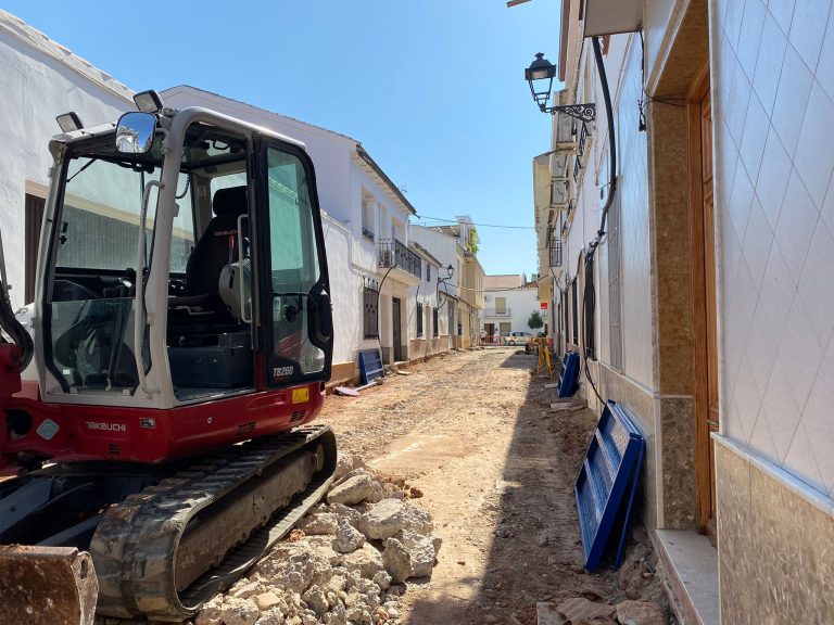 Continúan a buen ritmo las obras en las céntricas calles del municipio