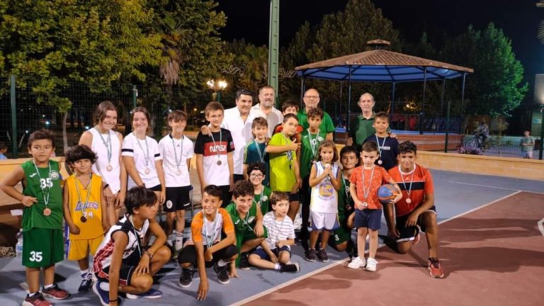 La Pista Roja del paseo acoge diferentes competiciones de baloncesto
