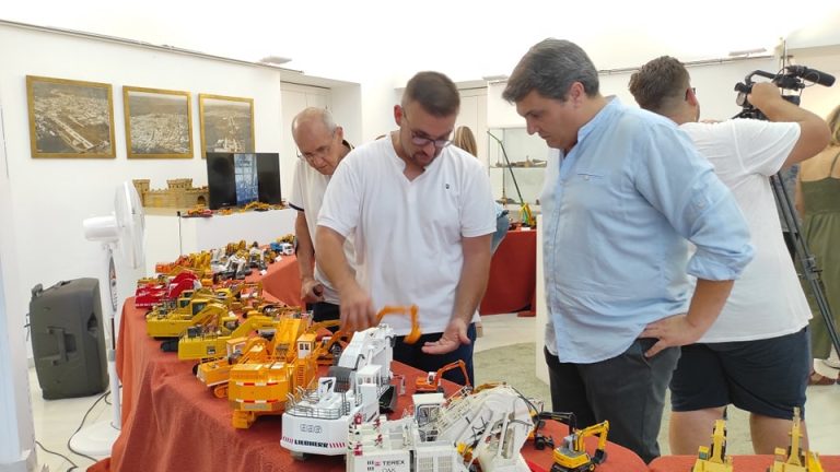 La Casa de la Cultura acoge la Exposición “Miniaturas de máquinas y coleccionismo”