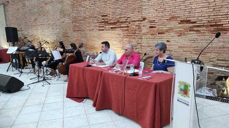 Mariano Jurado Arcos presenta en Marmolejo su libro “Piel con piel”