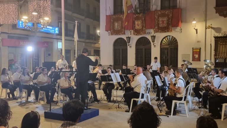El ciclo de Música en los Barrios llena las plazas de Marmolejo de cultura durante el verano