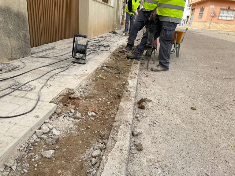 Comienzan los trabajos de cambio de la red de agua potable en el barrio 1º de mayo