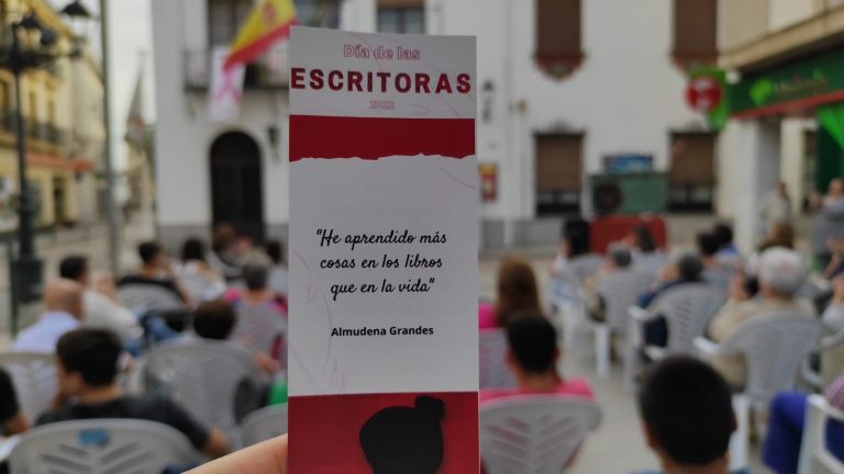 La lectura-homenaje del Día de las Escritoras lleva la cultura al centro de Marmolejo