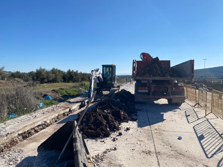 Comienzan las obras de renovación de la red eléctrica interior del Polígono Industrial Las Calañas de Marmolejo