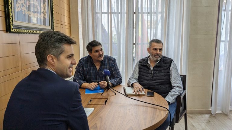 El Alcalde recibe la visita del diputado de Empleo y Empresa