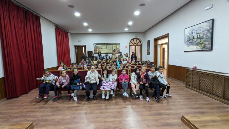 El alumnado del CEPr San Julián visita el Ayuntamiento de Marmolejo