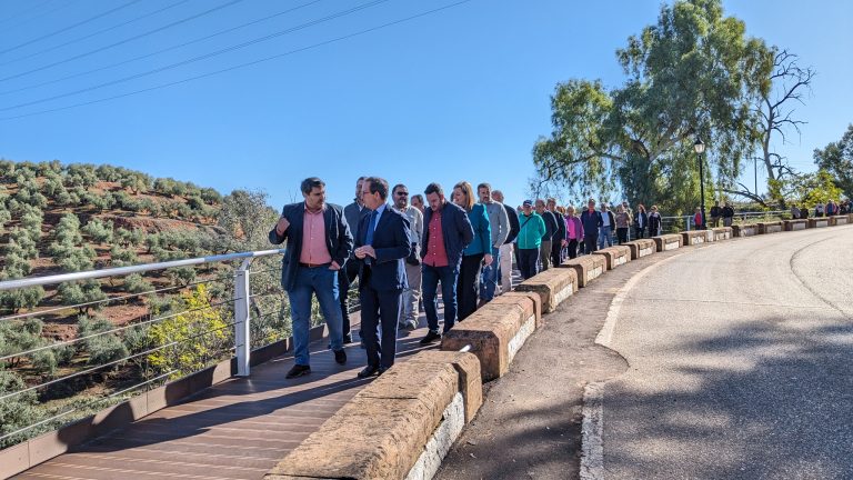 Inaugurada la nueva pasarela peatonal de acceso al Balneario de Marmolejo