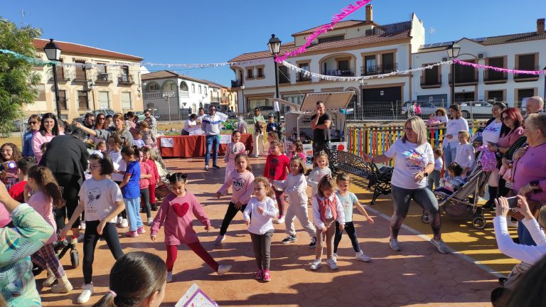 Los niños y niñas de Marmolejo disfrutan de la Fiesta Infantil por el Día de la Infancia