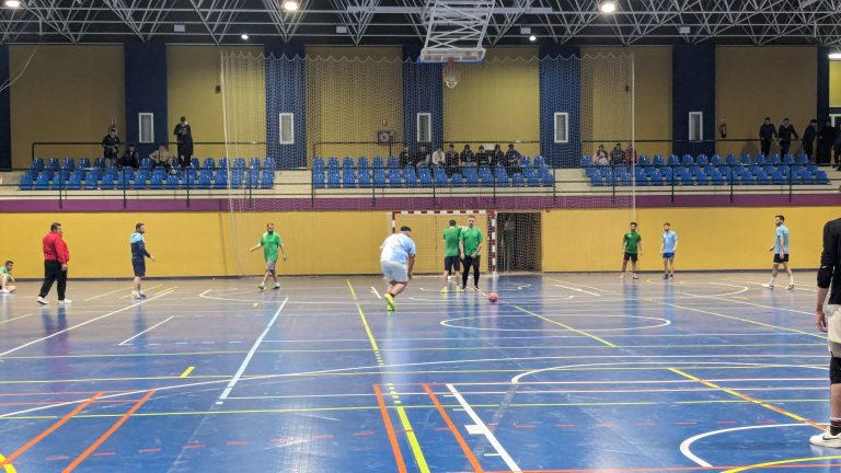 El fútbol sala llena el pabellón polideportivo Las Vistillas durante la Navidad