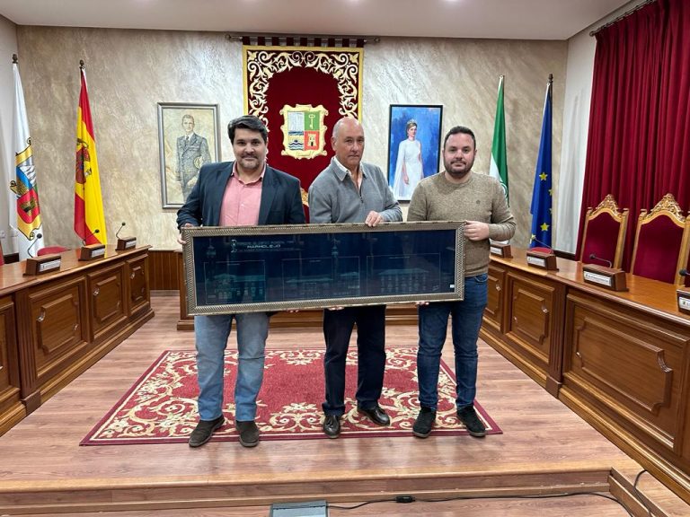 Donación del plano original del edificio del Ayuntamiento de Marmolejo