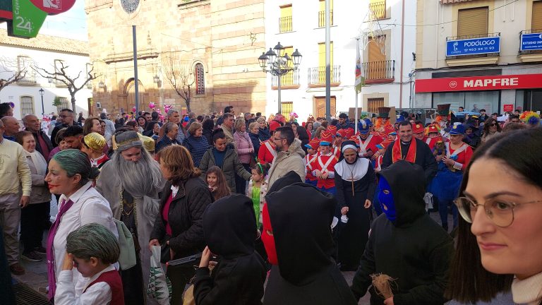 Marmolejo disfruta del carnaval en las calles un año más