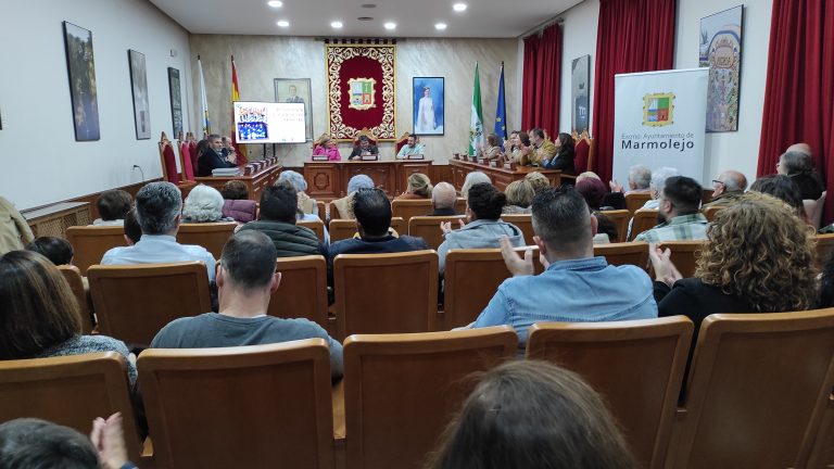 Las agrupaciones carnavaleras reciben un reconocimiento por su labor cultural en el Día de Andalucía