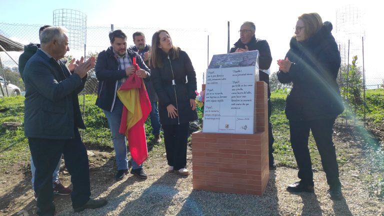 Juanjo Lara Egea ya cuenta con un sendero y monolito en su honor en plena Sierra Morena