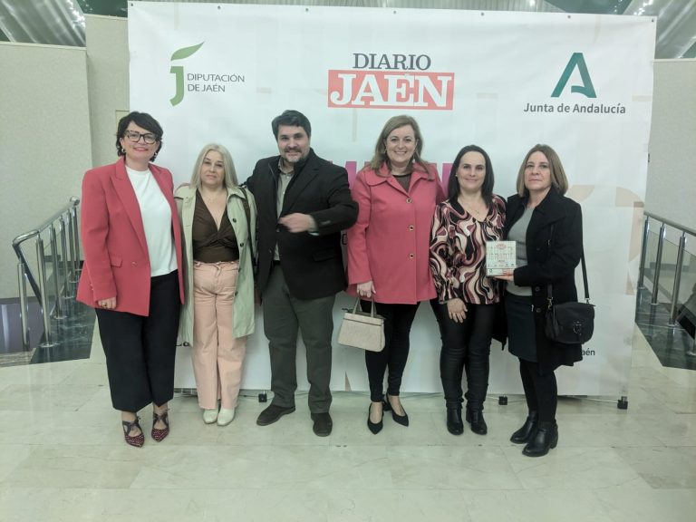 La Asociación Cultural de Guías Turísticas Nereida de Marmolejo recoge un premio a su labor profesional
