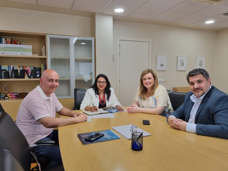 Alcalde y concejala se reúnen con la directora general del INJUVE
