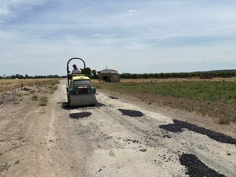 Comienzan los trabajos de arreglo de caminos rurales