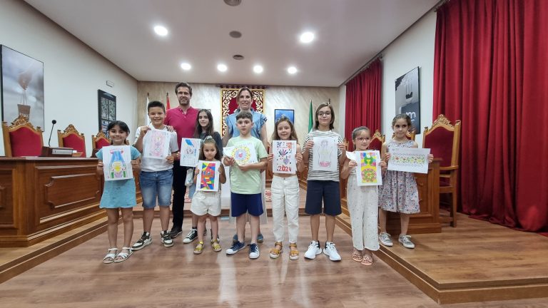 Los ganadores del Concurso de dibujo de alfombras del Corpus reciben sus premios