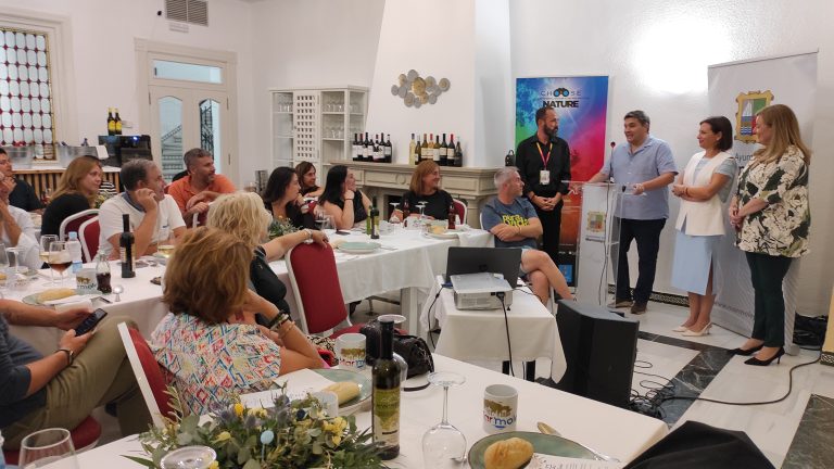 Un grupo de 50 turoperadores internacionales participa en una expedición que recala en Marmolejo