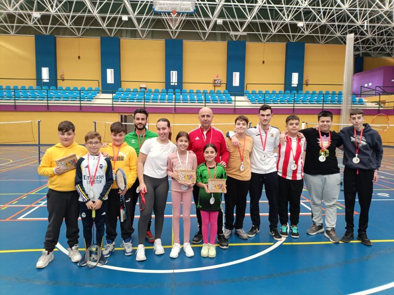 Marmolejo celebra el Torneo de Bádminton de Navidad en el Pabellón Polideportivo Las Vistillas
