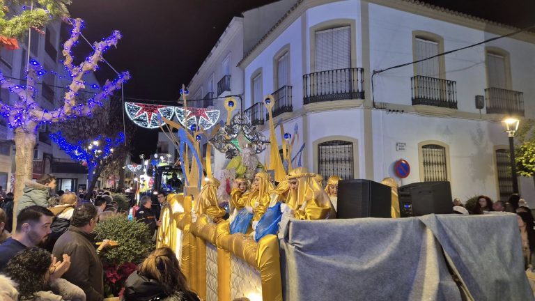 Marmolejo celebra la Gran Cabalgata de Reyes Magos adelantada por la lluvia
