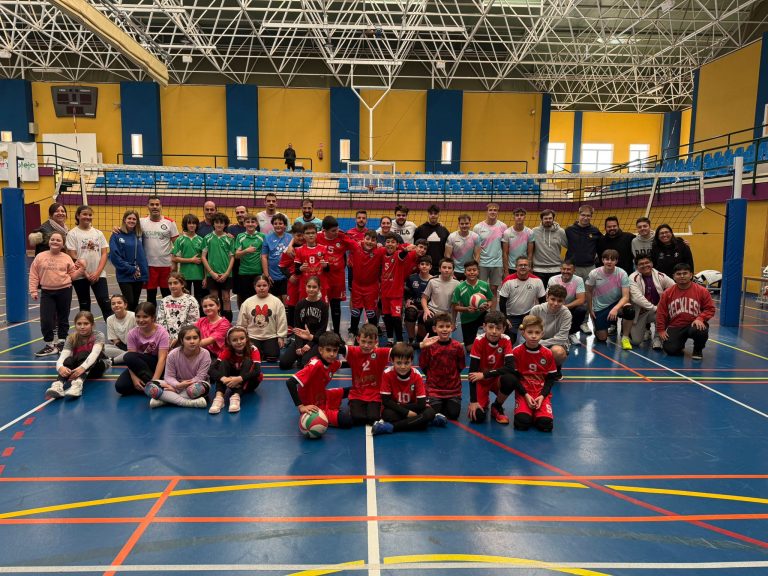 Marmolejo celebra con éxito el Torneo de Navidad de Voleibol organizado por el Club de Voleibol Volk2
