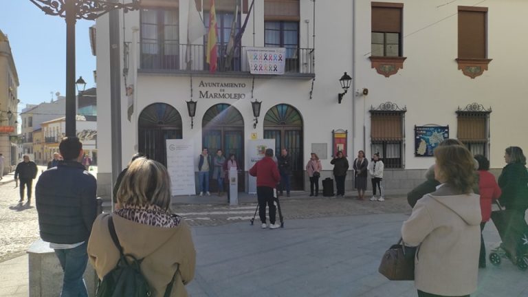 Marmolejo se une en la lucha contra el cáncer con una concentración simbólica
