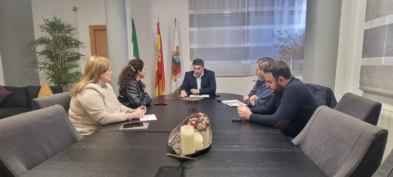 Visita institucional en Marmolejo: Encuentro de trabajo para mejorar el desarrollo laboral