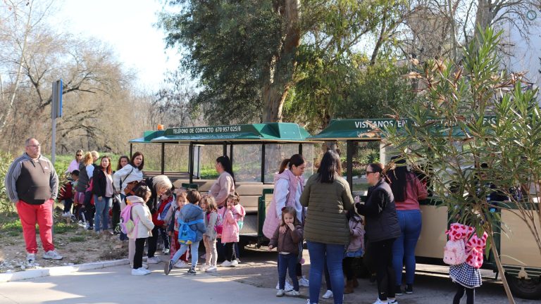 Los niños y niñas de la EI Ntra. Sra. de la Paz disfrutan de una mañana inolvidable en el Balneario de Marmolejo