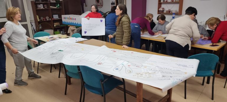 Taller de Creatividad y Reivindicación en la Asociación de Mujeres Útica