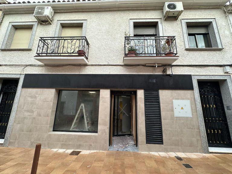 Últimos retoques en el nuevo Punto Vuela y Oficina de Turismo