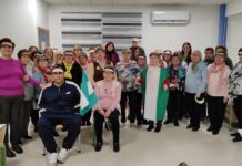 La Escuela de Adultos “Entre Olivos” celebra el Día de Andalucía con una merienda