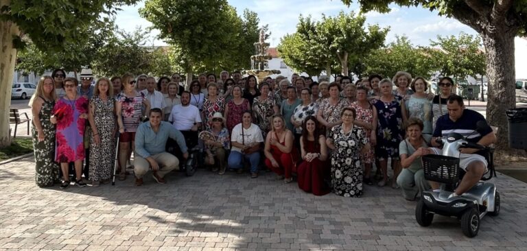 El Centro de Adultos ‘Entre Olivos’ de Marmolejo clausura el curso académico con la entrega de diplomas al alumnado